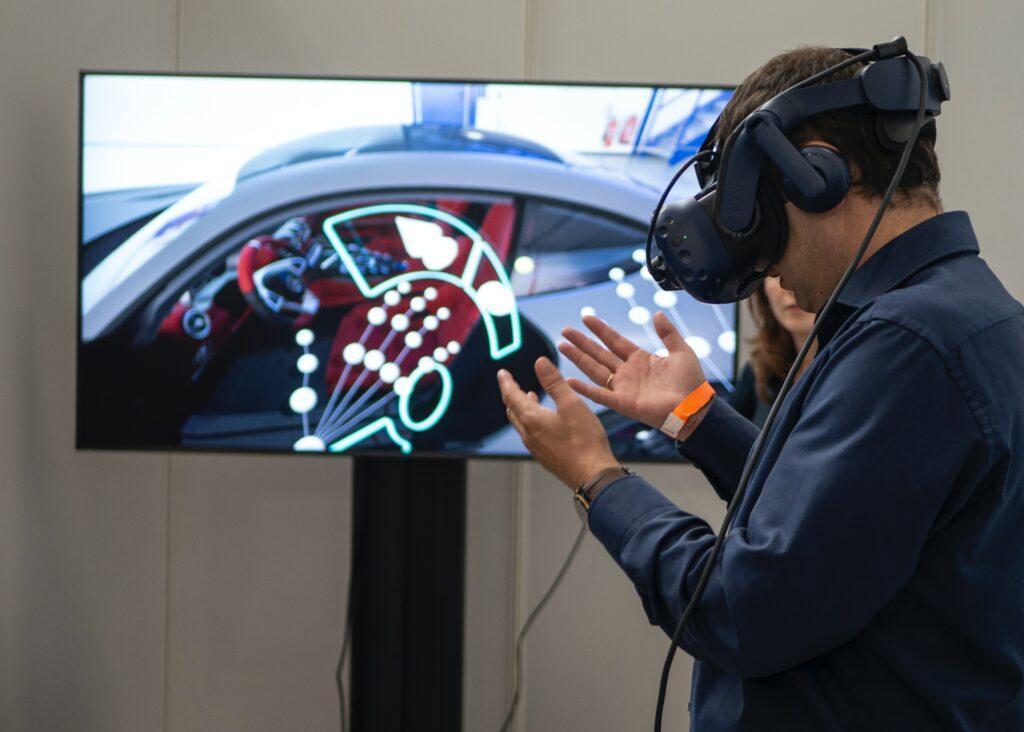 personne-testant-la-realité-virtuelle-ingénieur-du-futur